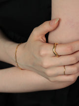 Slim Nuance Curve Ring