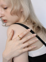 Nuance Curve Ring